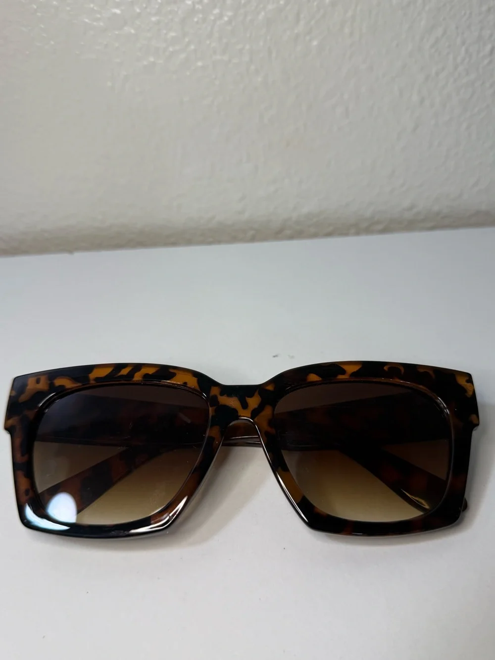 Tortoiseshell Square Frame Women's Sunglasses - Brown Lenses